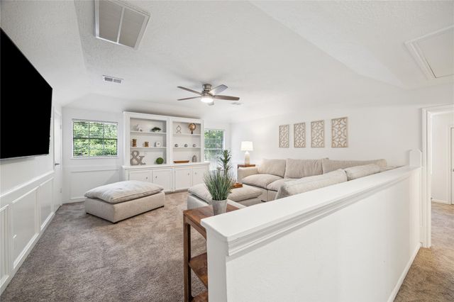 89 Towering Pines Drive, The Woodlands, TX 77381