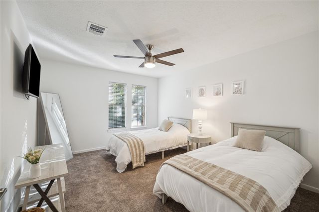 89 Towering Pines Drive, The Woodlands, TX 77381