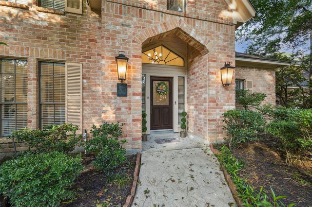 89 Towering Pines Drive, The Woodlands, TX 77381