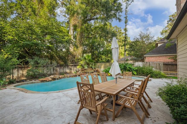 89 Towering Pines Drive, The Woodlands, TX 77381