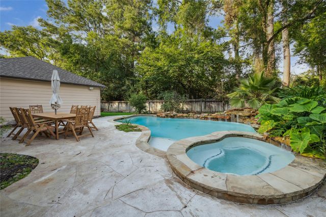 89 Towering Pines Drive, The Woodlands, TX 77381