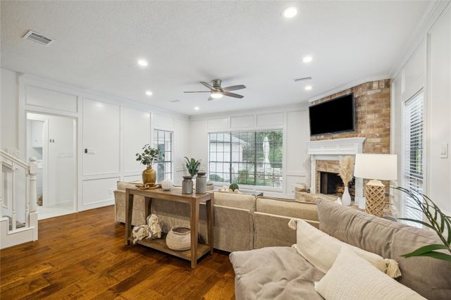 89 Towering Pines Drive, The Woodlands, TX 77381