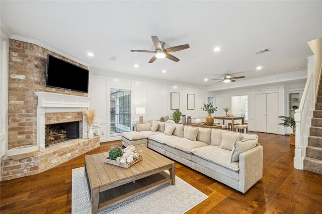 89 Towering Pines Drive, The Woodlands, TX 77381