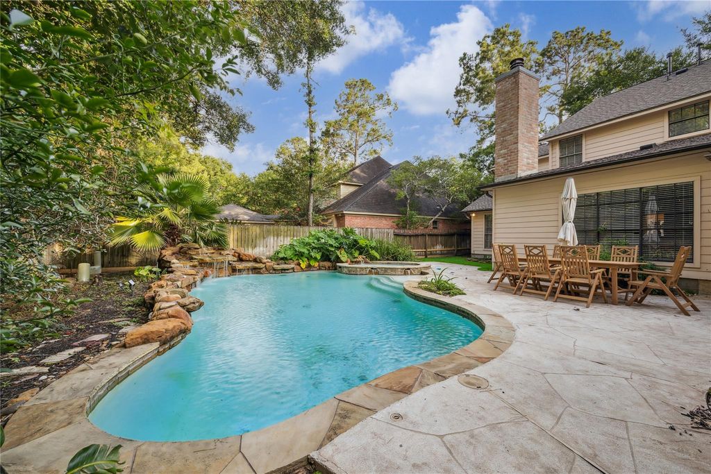 89 Towering Pines Drive, The Woodlands, TX 77381