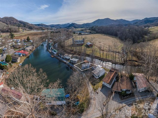 24 Aqua Vista Loop, Waynesville, NC 28785