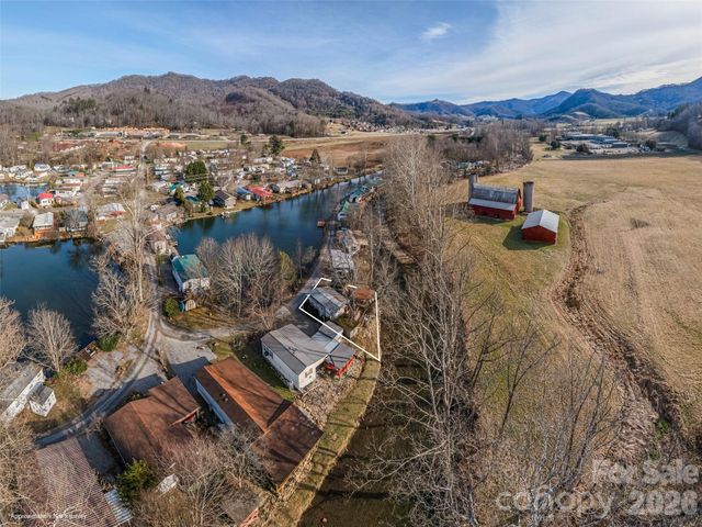 24 Aqua Vista Loop, Waynesville, NC 28785
