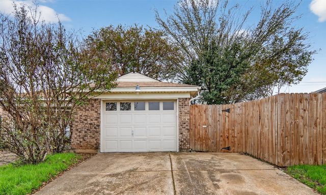 2807 Woodmont Trail, Fort Worth, TX 76133