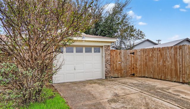 2807 Woodmont Trail, Fort Worth, TX 76133