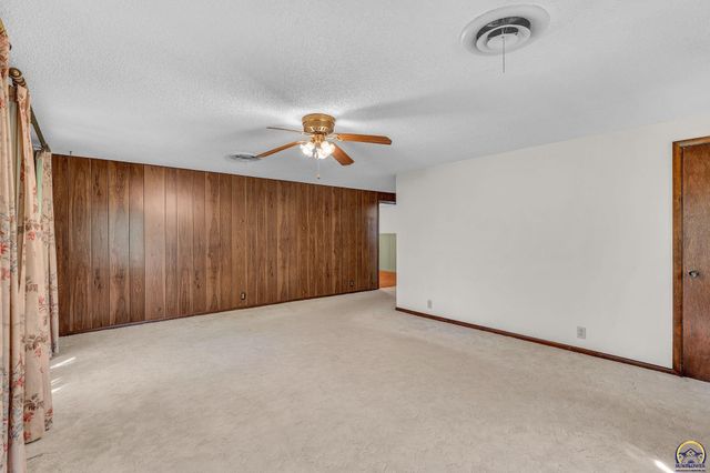 2008 SW Broadview DR, Topeka, KS 66615