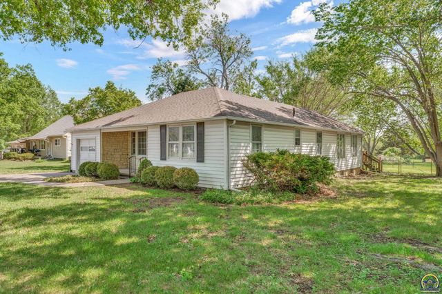 2008 SW Broadview DR, Topeka, KS 66615