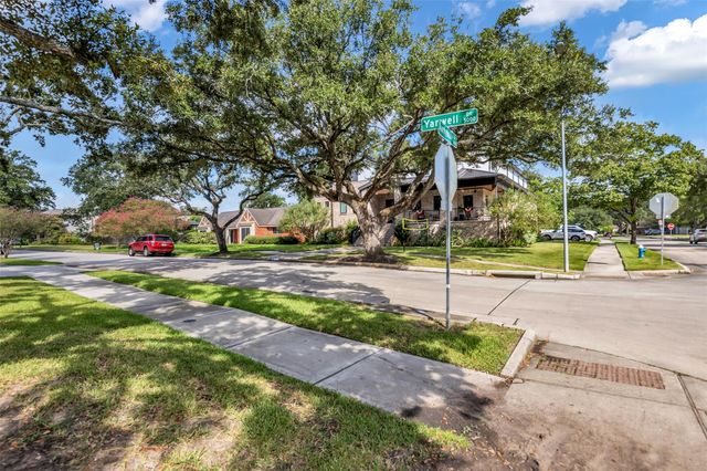 5006 Yarwell Drive, Houston, TX 77096