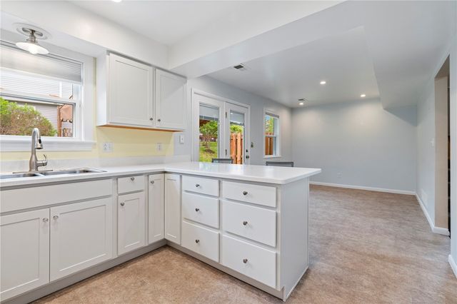 305 Squire Cir, Brighton Heights, PA 15212