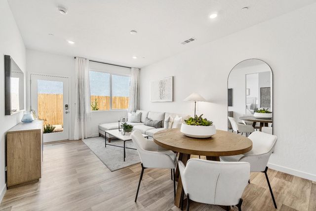 966 Deerhorn Drive W, Madera, CA 93636