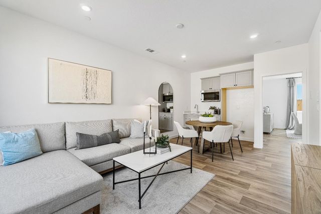 966 Deerhorn Drive W, Madera, CA 93636