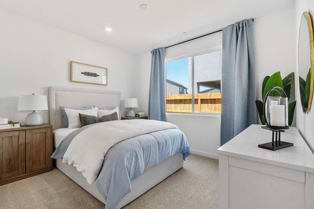 966 Deerhorn Drive W, Madera, CA 93636