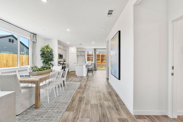 966 Deerhorn Drive W, Madera, CA 93636