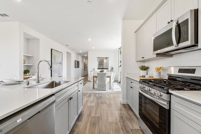 966 Deerhorn Drive W, Madera, CA 93636