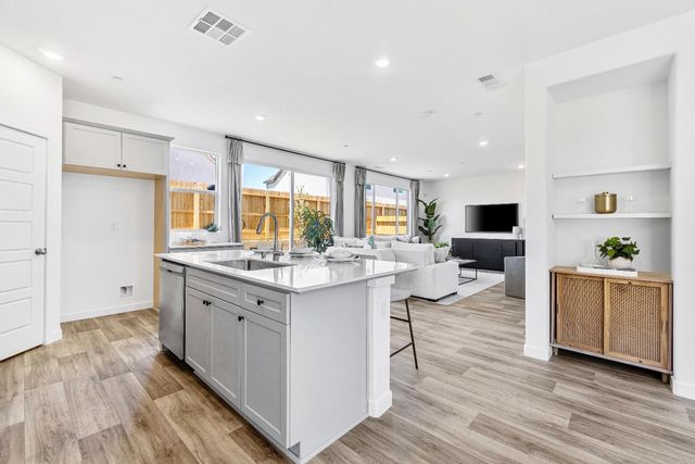 966 Deerhorn Drive W, Madera, CA 93636