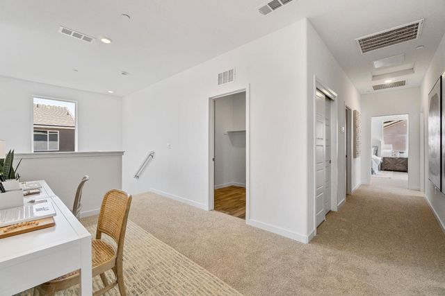 966 Deerhorn Drive W, Madera, CA 93636