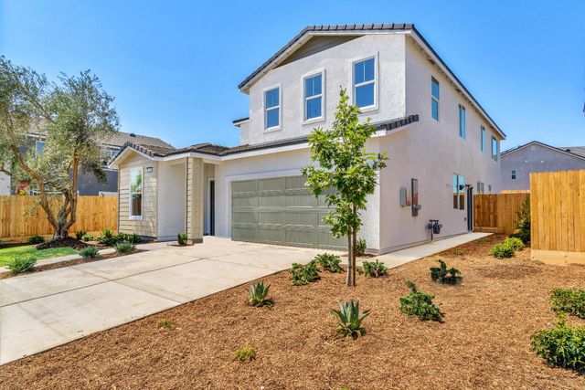 966 Deerhorn Drive W, Madera, CA 93636