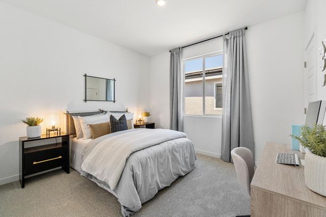 966 Deerhorn Drive W, Madera, CA 93636