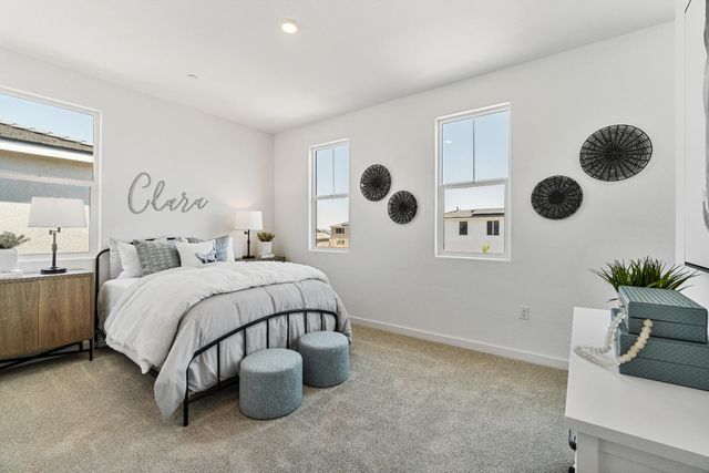 966 Deerhorn Drive W, Madera, CA 93636