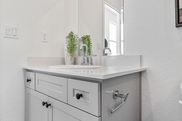 966 Deerhorn Drive W, Madera, CA 93636