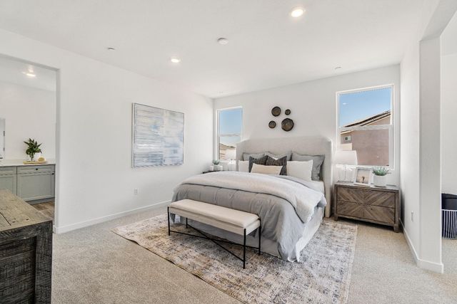 966 Deerhorn Drive W, Madera, CA 93636