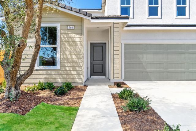 966 Deerhorn Drive W, Madera, CA 93636