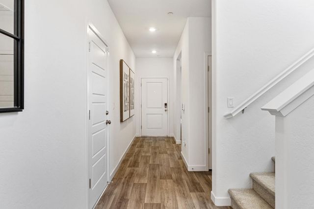 966 Deerhorn Drive W, Madera, CA 93636