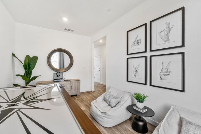 966 Deerhorn Drive W, Madera, CA 93636