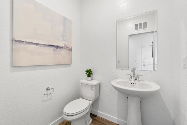 966 Deerhorn Drive W, Madera, CA 93636