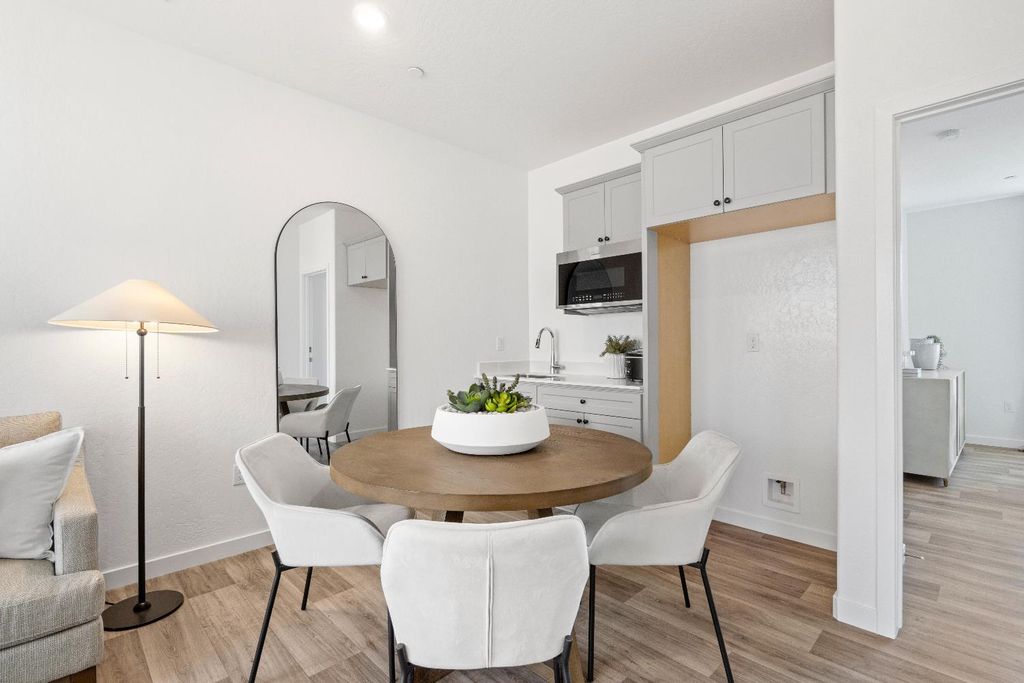 Image 12 of property listing at 966 Deerhorn Drive W, Madera, CA 93636