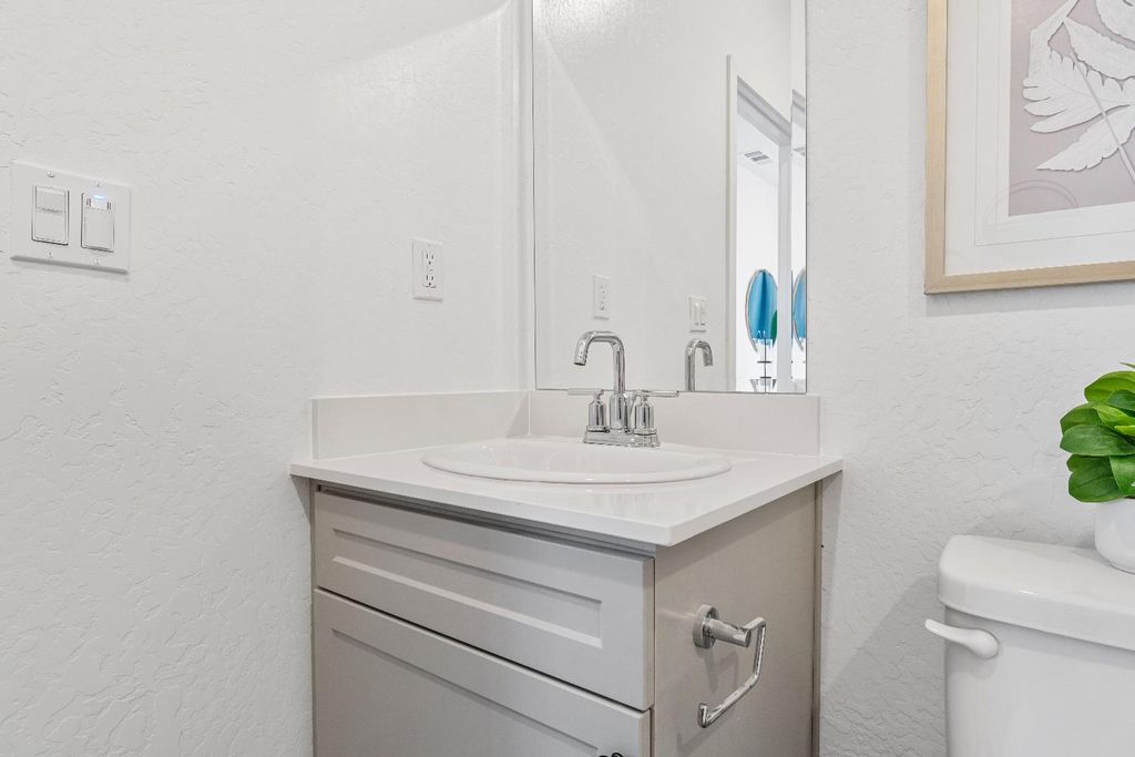 Image 15 of property listing at 966 Deerhorn Drive W, Madera, CA 93636