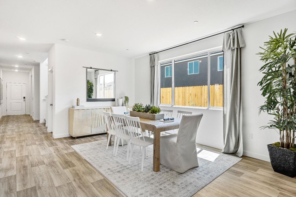 Image 16 of property listing at 966 Deerhorn Drive W, Madera, CA 93636