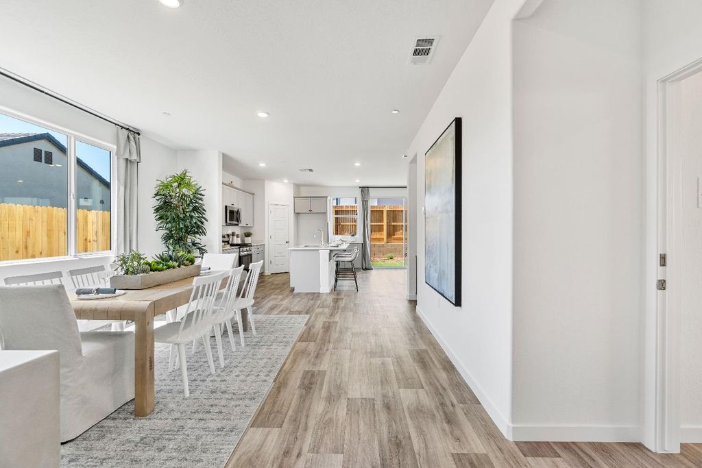 Image 17 of property listing at 966 Deerhorn Drive W, Madera, CA 93636