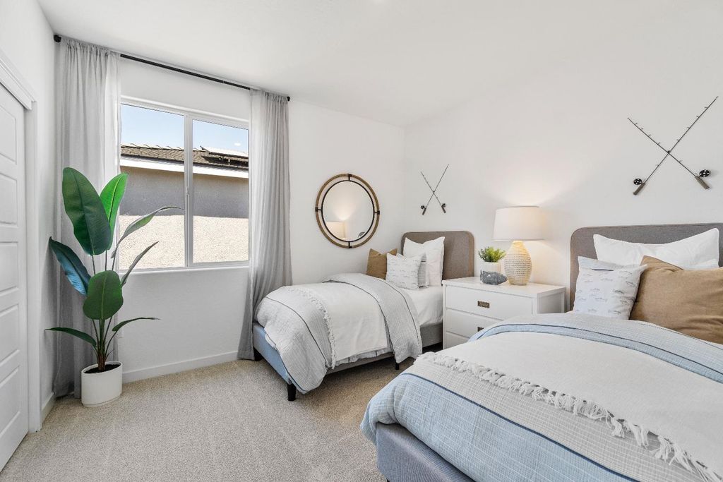 Image 29 of property listing at 966 Deerhorn Drive W, Madera, CA 93636