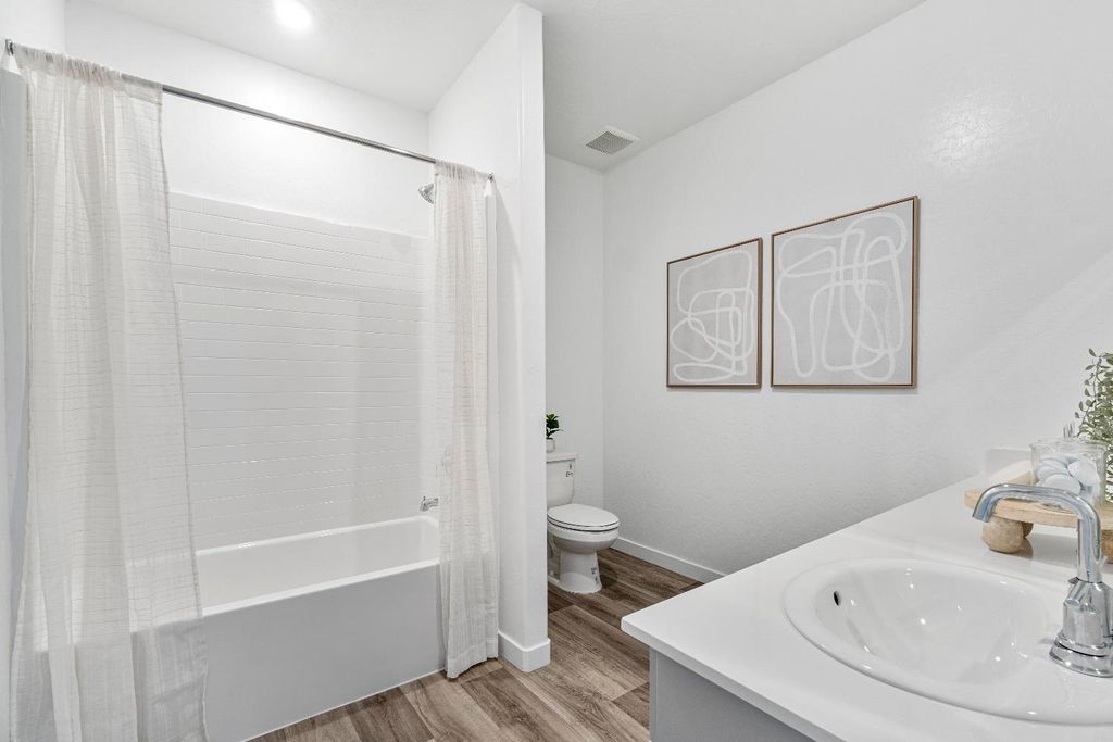 Image 32 of property listing at 966 Deerhorn Drive W, Madera, CA 93636