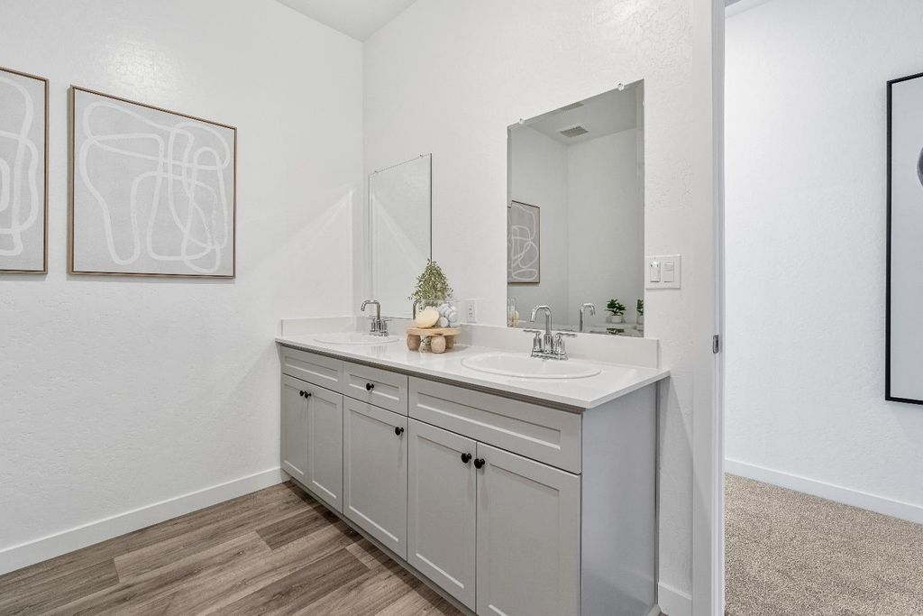 Image 33 of property listing at 966 Deerhorn Drive W, Madera, CA 93636