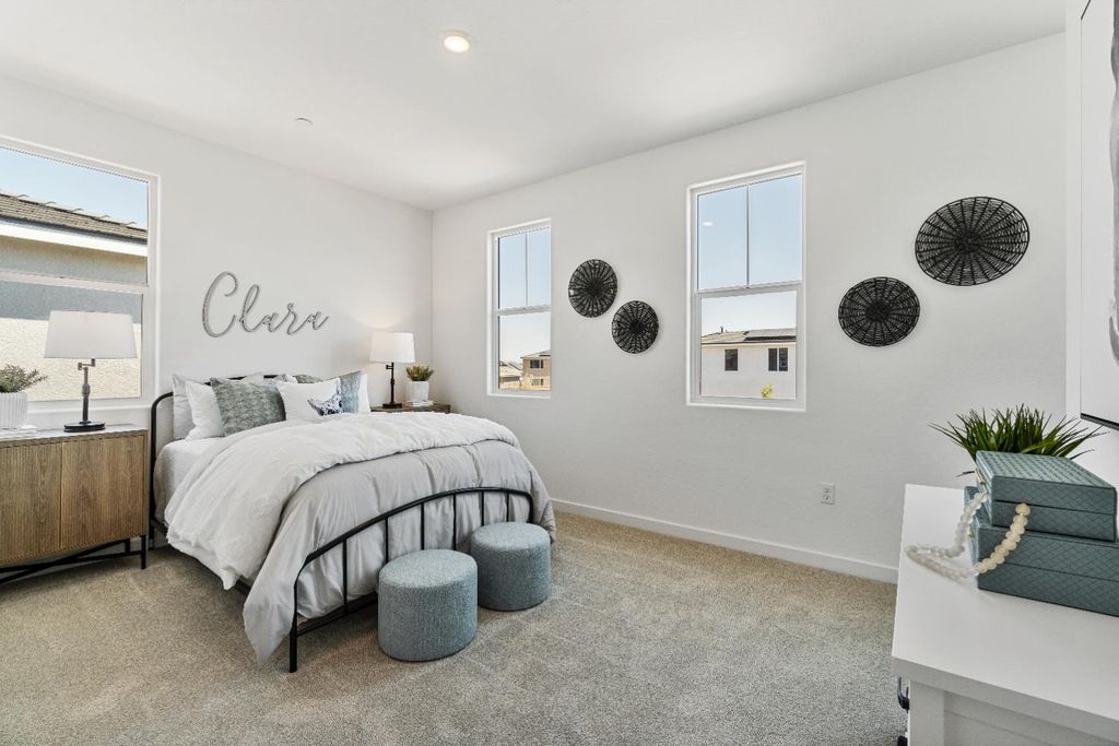 Image 34 of property listing at 966 Deerhorn Drive W, Madera, CA 93636