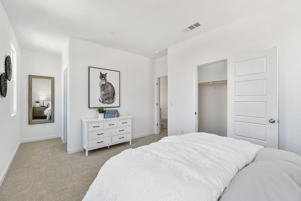 Image 35 of property listing at 966 Deerhorn Drive W, Madera, CA 93636