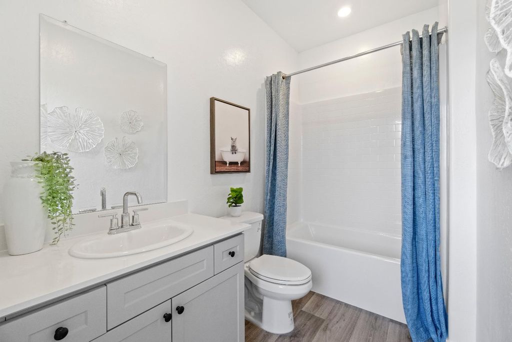 Image 36 of property listing at 966 Deerhorn Drive W, Madera, CA 93636