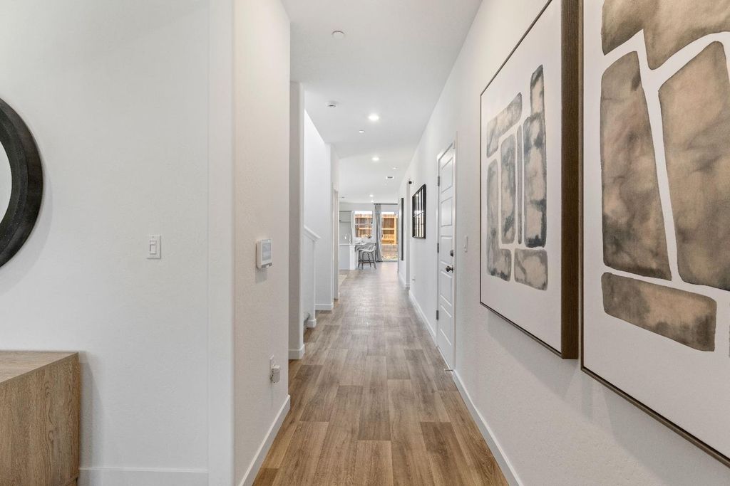 Image 5 of property listing at 966 Deerhorn Drive W, Madera, CA 93636