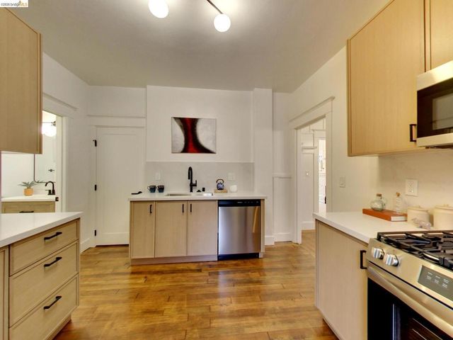 2934 E 23rd St, Oakland, CA 94601