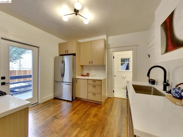 2934 E 23rd St, Oakland, CA 94601