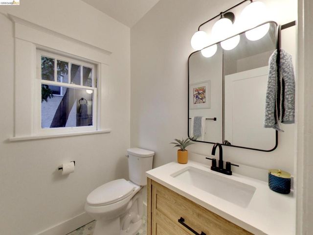 2934 E 23rd St, Oakland, CA 94601