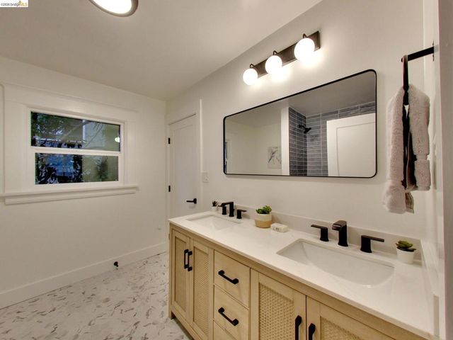 2934 E 23rd St, Oakland, CA 94601