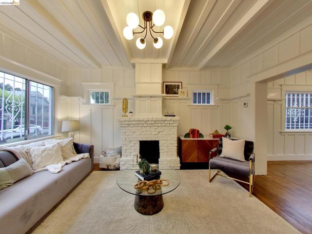 2934 E 23rd St, Oakland, CA 94601