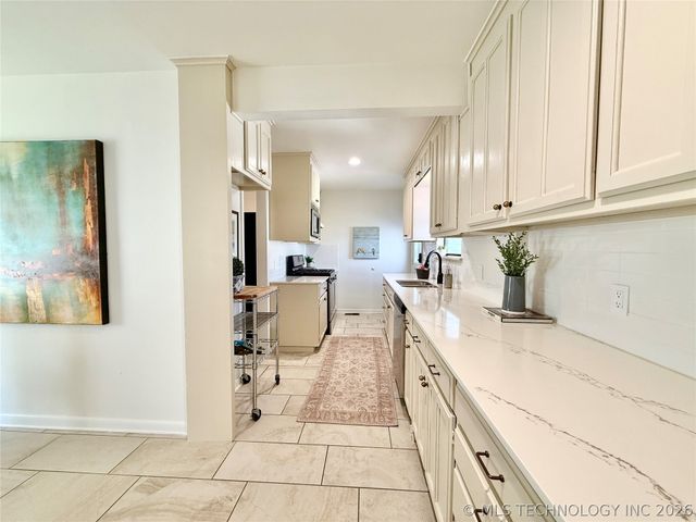 3903 W 41st Place, Tulsa, OK 74107