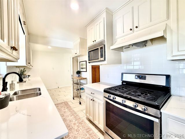 3903 W 41st Place, Tulsa, OK 74107